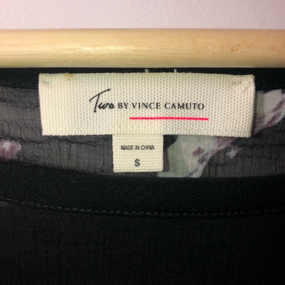 Two by Vince Camuto Floral Print Top - Picture 3 of 4